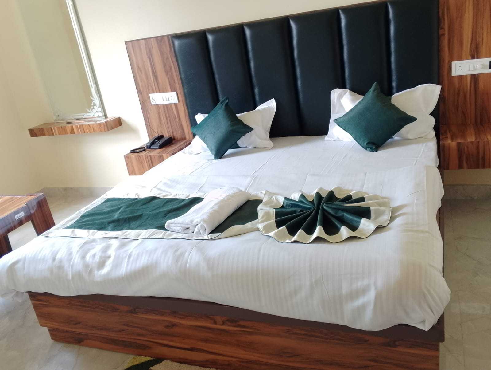 Hotel O Shree Krishna Palace - Tap to explore photos