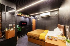 Welcome To The Darkest Side, Palghar