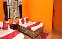 Deluxe double bed