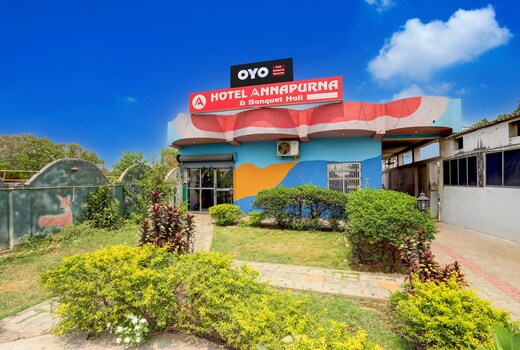 OYO Annapurna Restaurant & Hotel