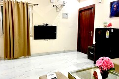 Golden Hours Cozy Retreat in Tapovan, Rishikesh