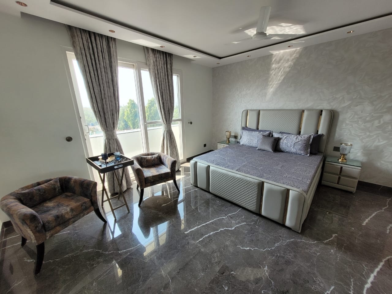Luxurious penthouse - Tap to explore photos