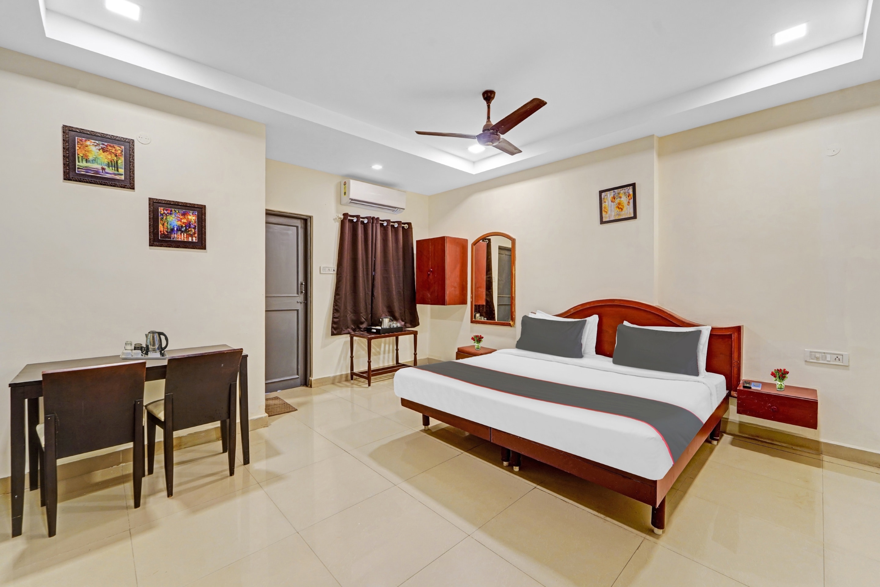 Super Townhouse G Silver Hotels Mount Road - Tap to explore photos