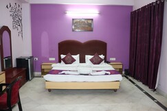 Hotel Mayur - 0.4km from Railway Station, Gwalior