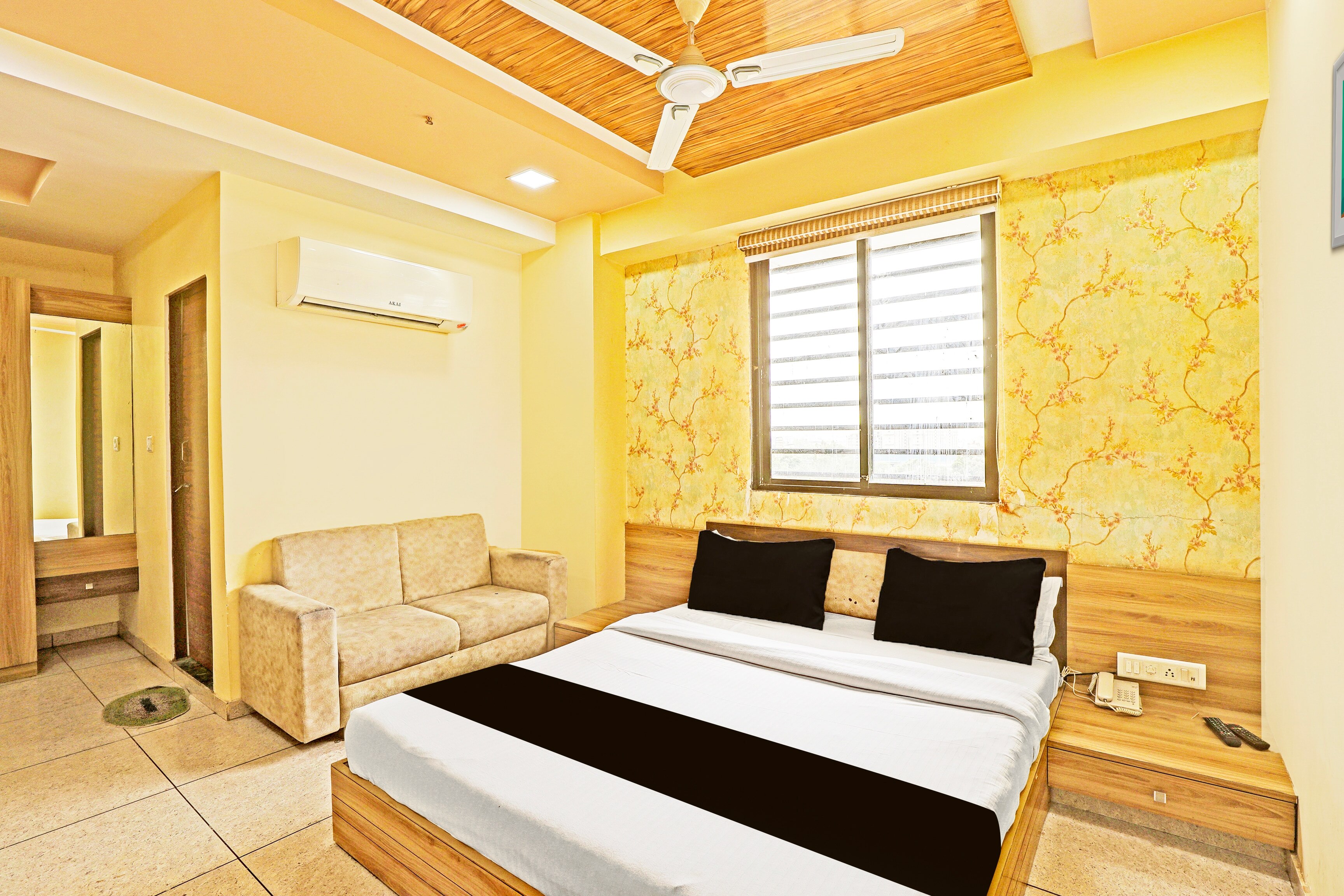 Super Hotel O Naroda GIDC Formerly Yuvraj - Tap to explore photos