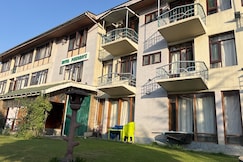 Hotel Pine Grove Near to Dal Lake, Srinagar