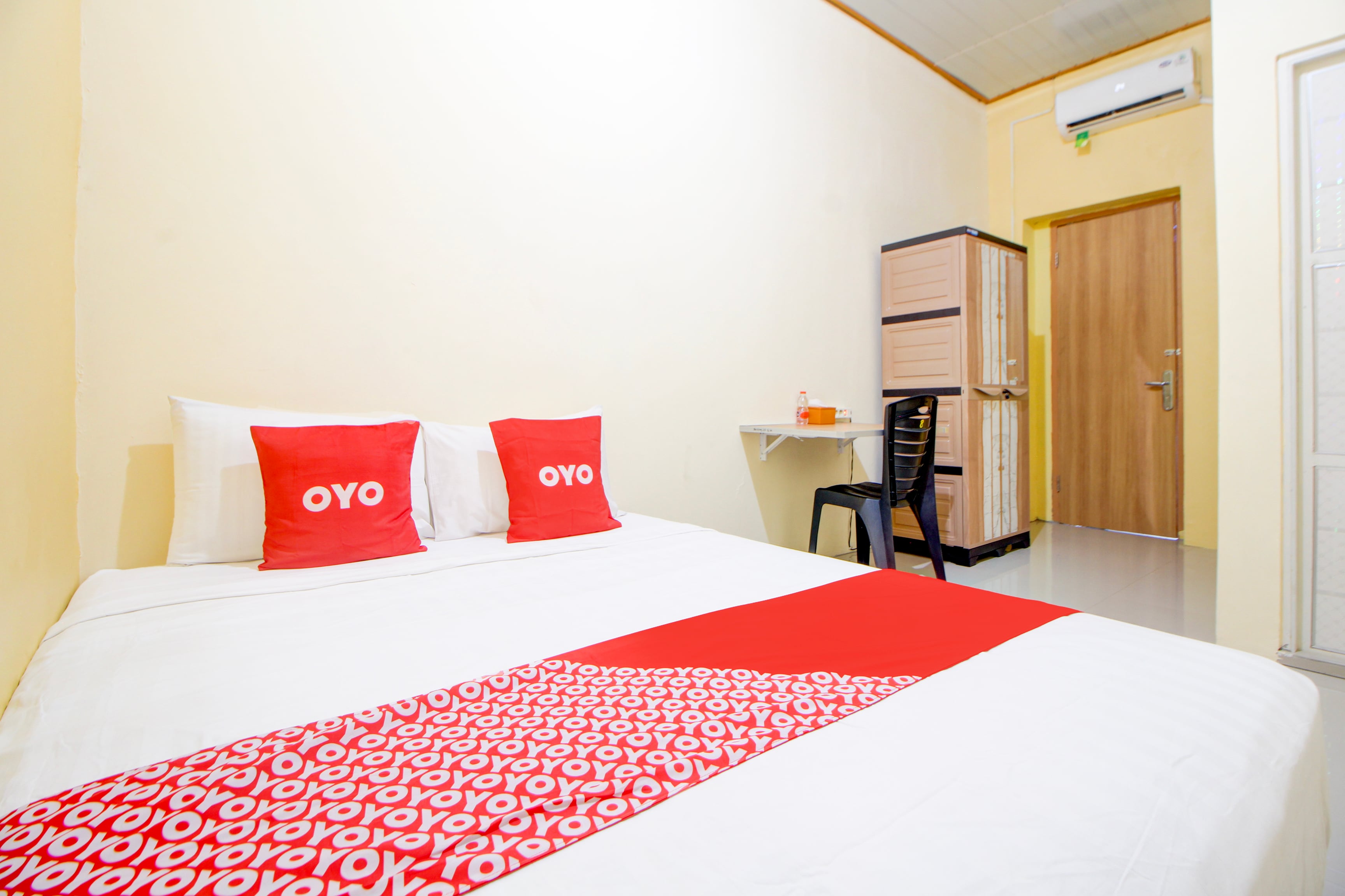Hotel O Alun-Alun Purwokerto Near Gor Satria Purwokerto Formerly Guest House Blessing - Tap to explore photos