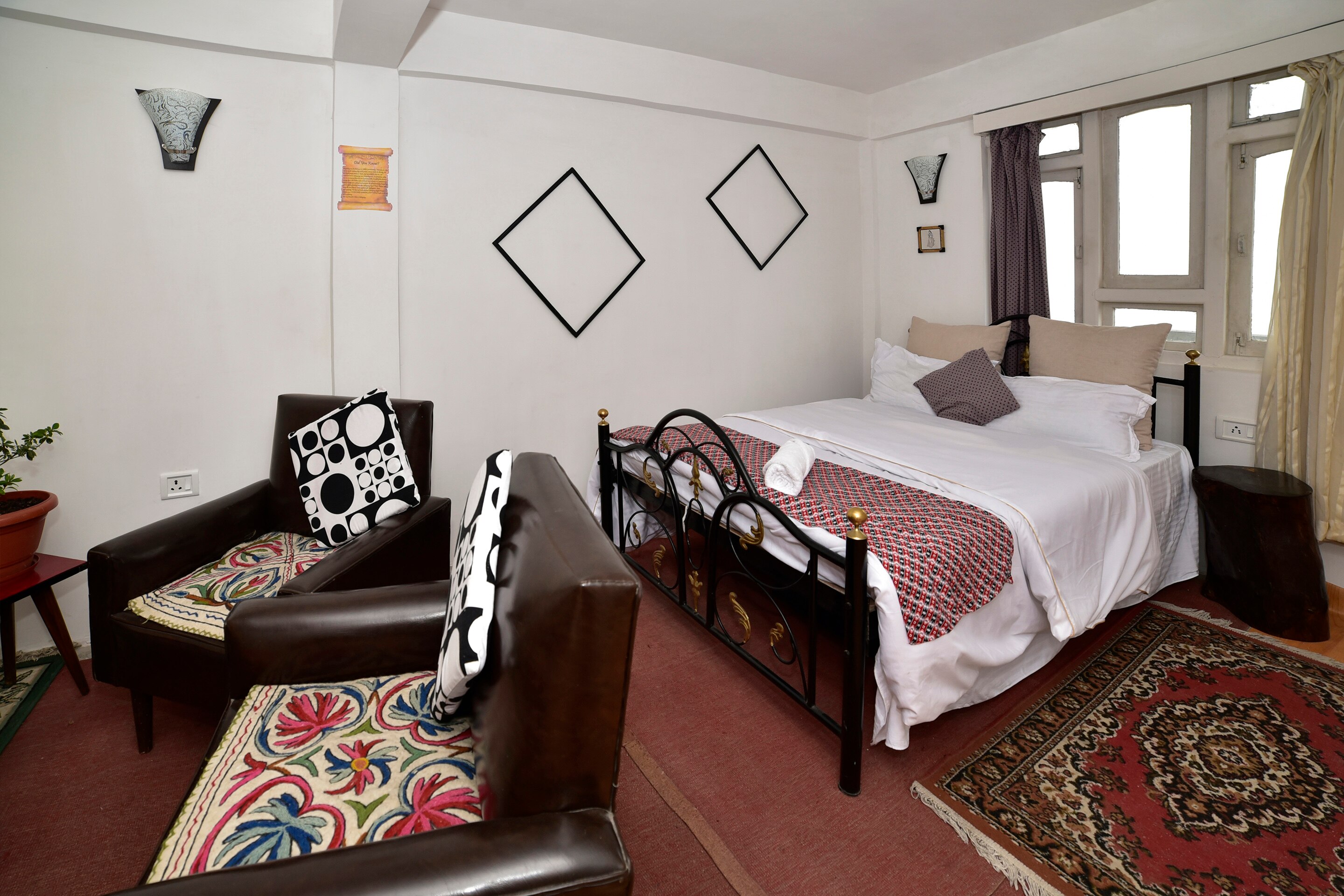 Hideout Homestay Budget - Tap to explore photos