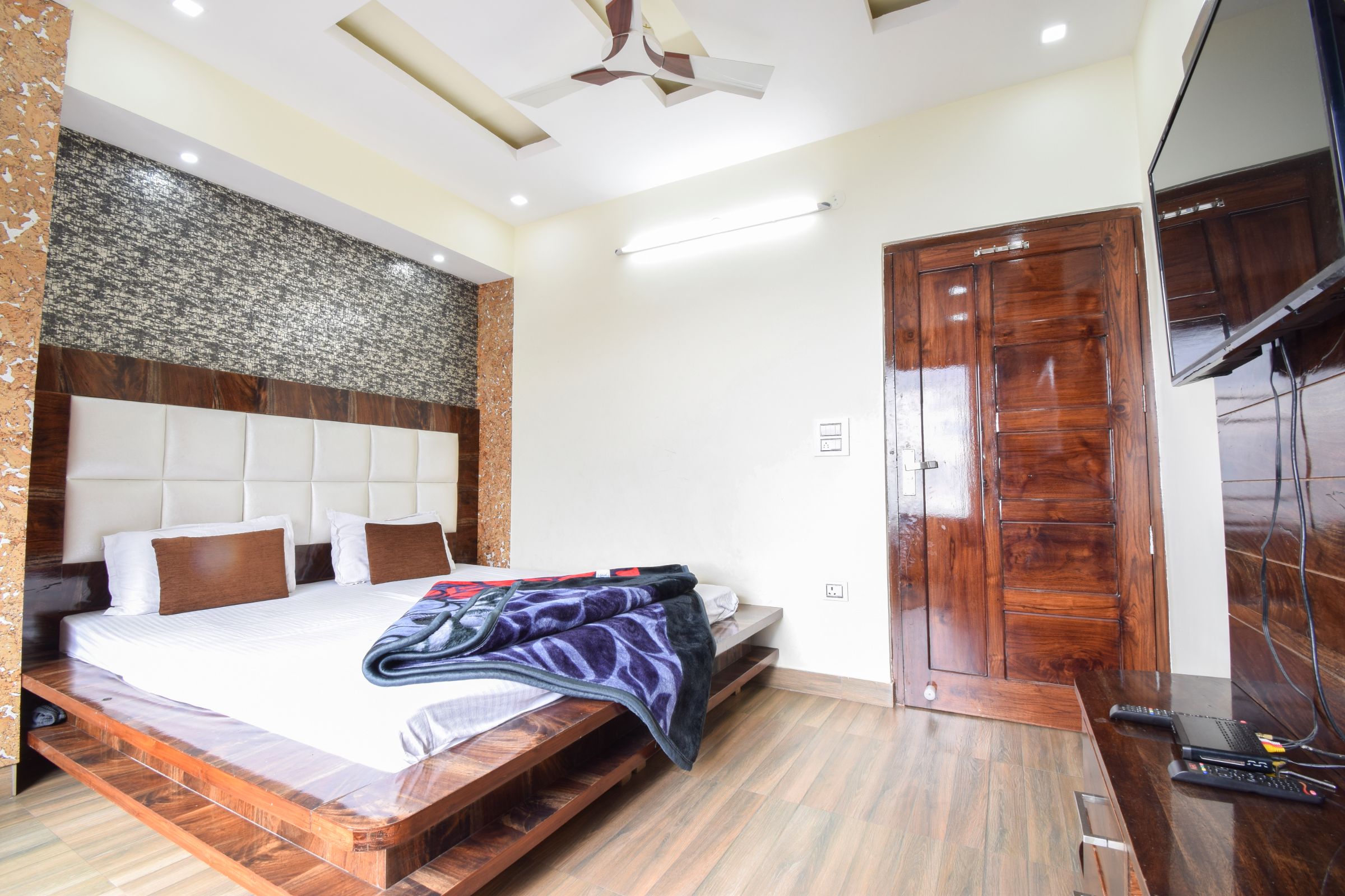 Winterline Home Stay  - Tap to explore photos