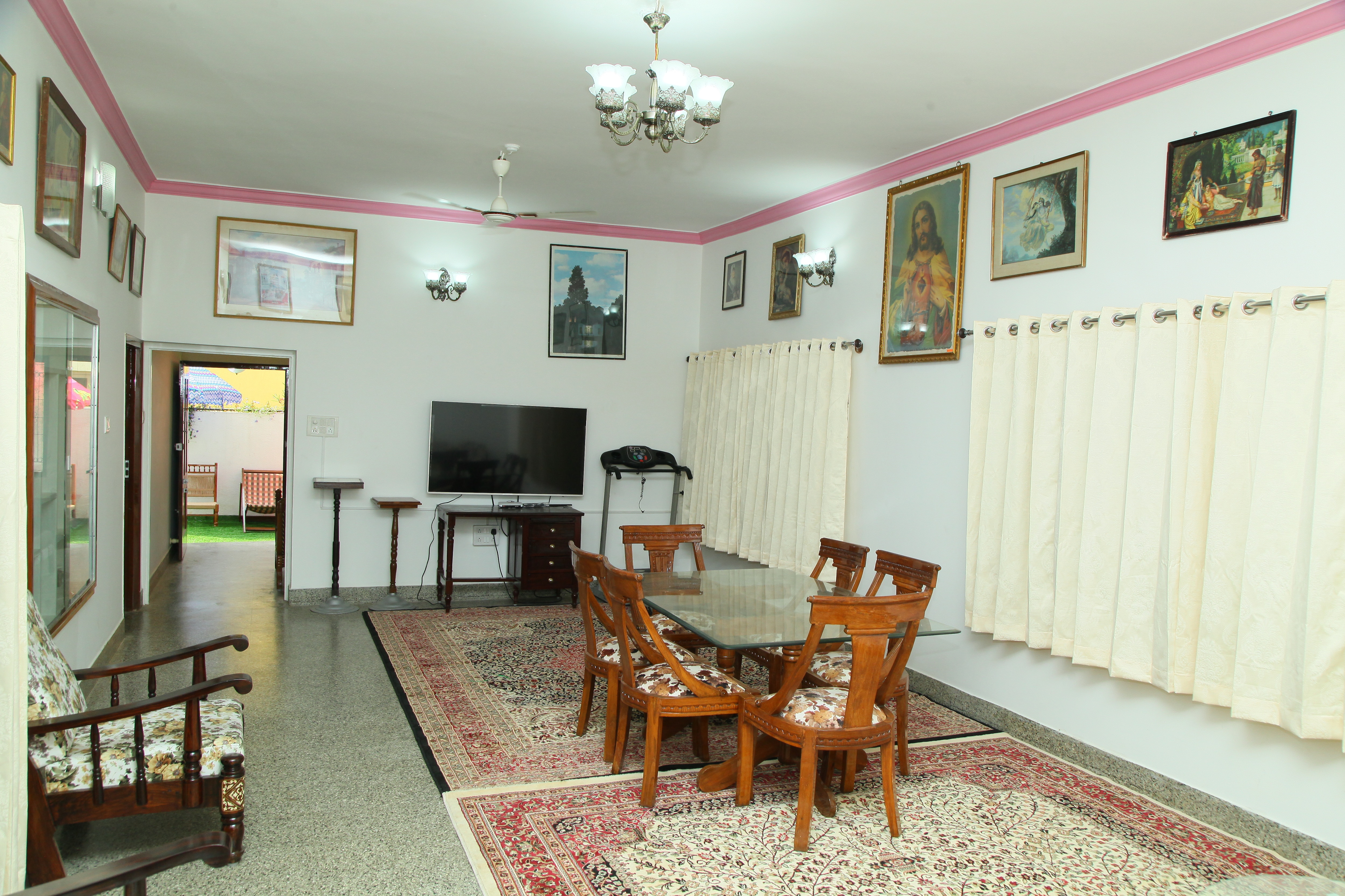 Royal Heritage Palace | Rooms & Wi-Fi - Tap to explore photos