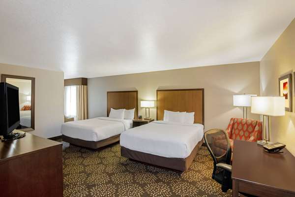 La Quinta Inn & Suites by Wyndham Las Vegas Red Rock - Tap to explore photos