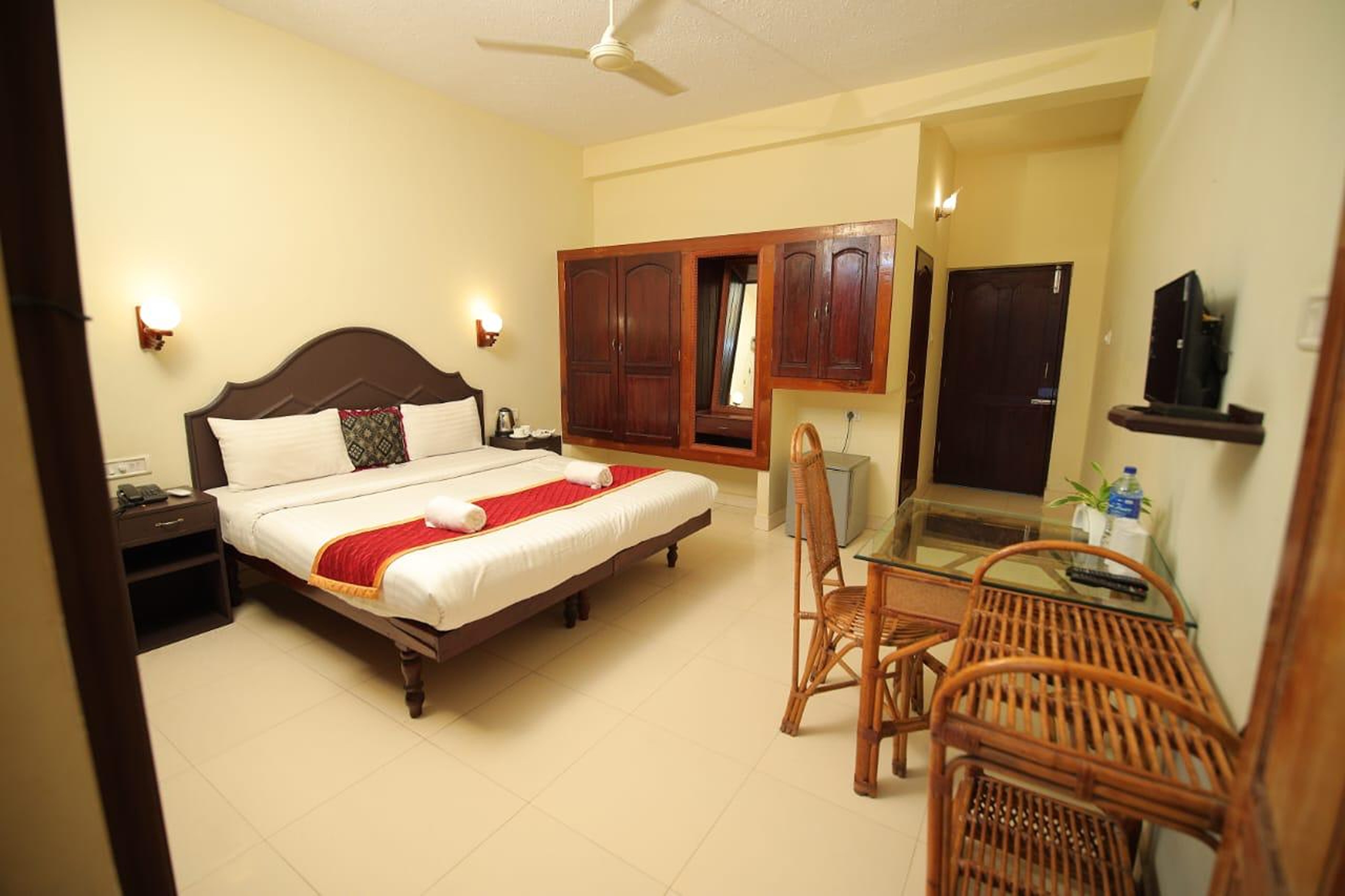 Golden Sands Beach Resort - Tap to explore photos