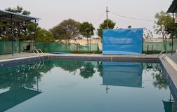 Swimming Pool 2