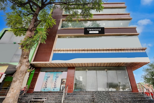 Super Townhouse Sheesh Mahal Farrukh Nagar