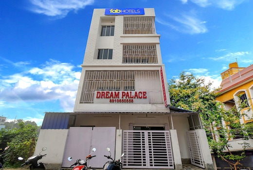 FabHotel New Dream Palace - Near acropilose mall and ruby hospital