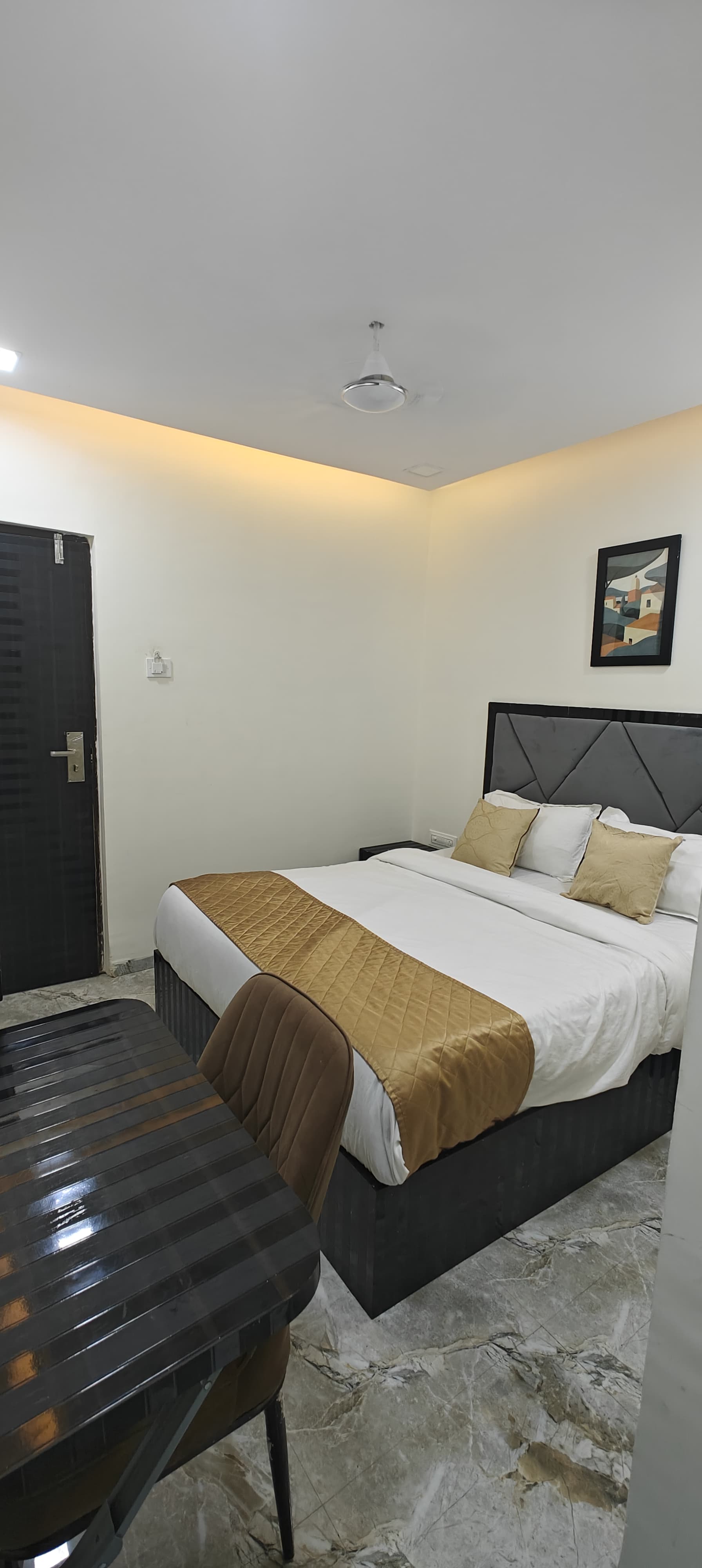 Hotel Beverly Plaza Kurla - Tap to explore photos