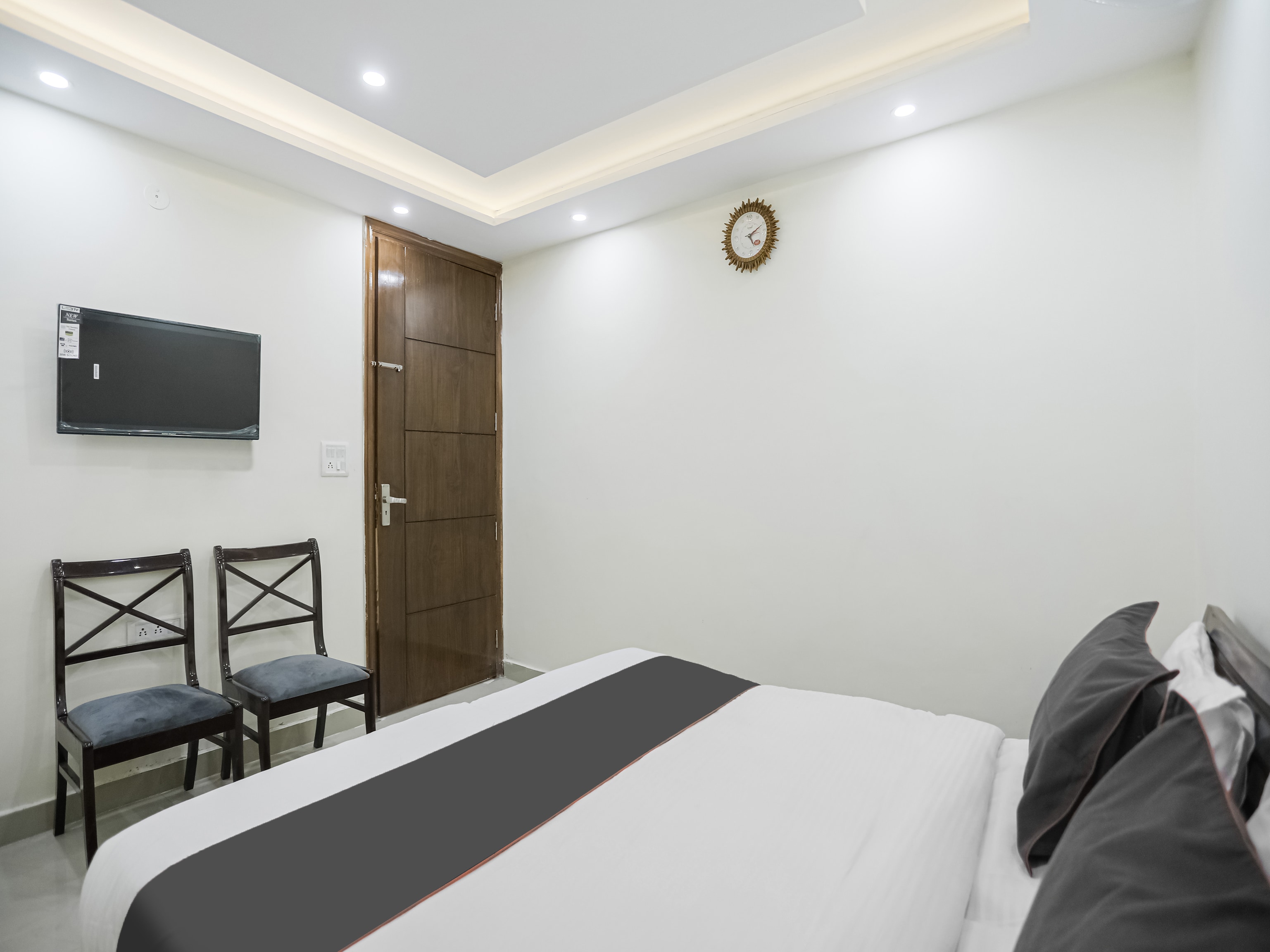 Hotel O city light guest house - Tap to explore photos