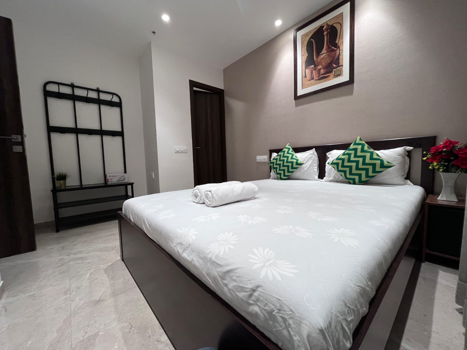 1Br Apartment Powai By Flora Stay - Tap to explore photos