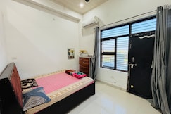 Brij king hotel, Govardhan