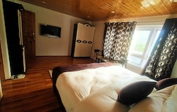 Premium King Room
