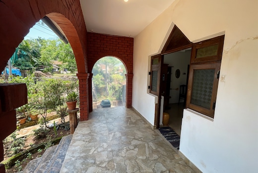 Blue Azure 1BR GF walk to beach in Goa by Homeyhuts