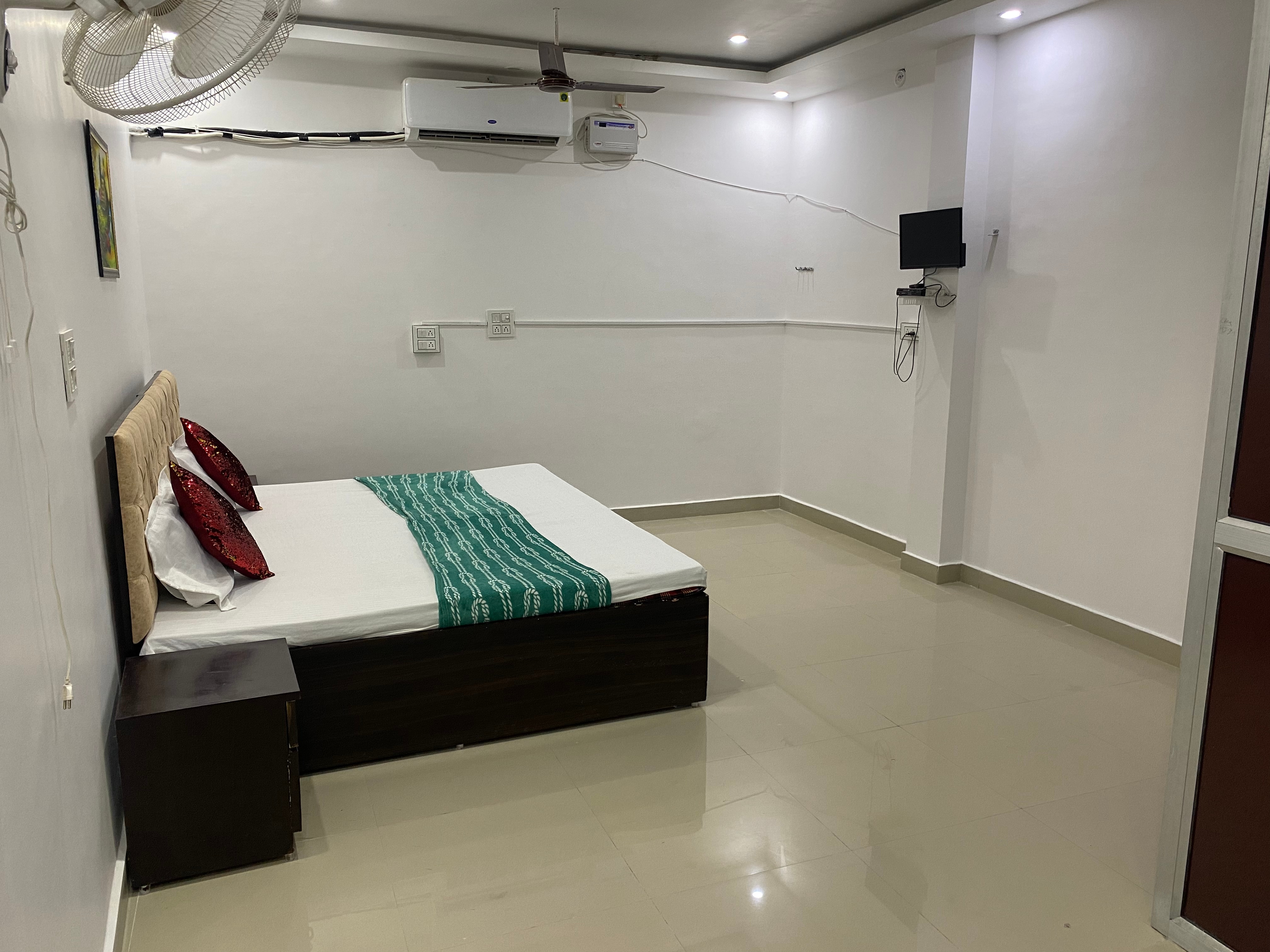Hotel shubh ratri - Tap to explore photos