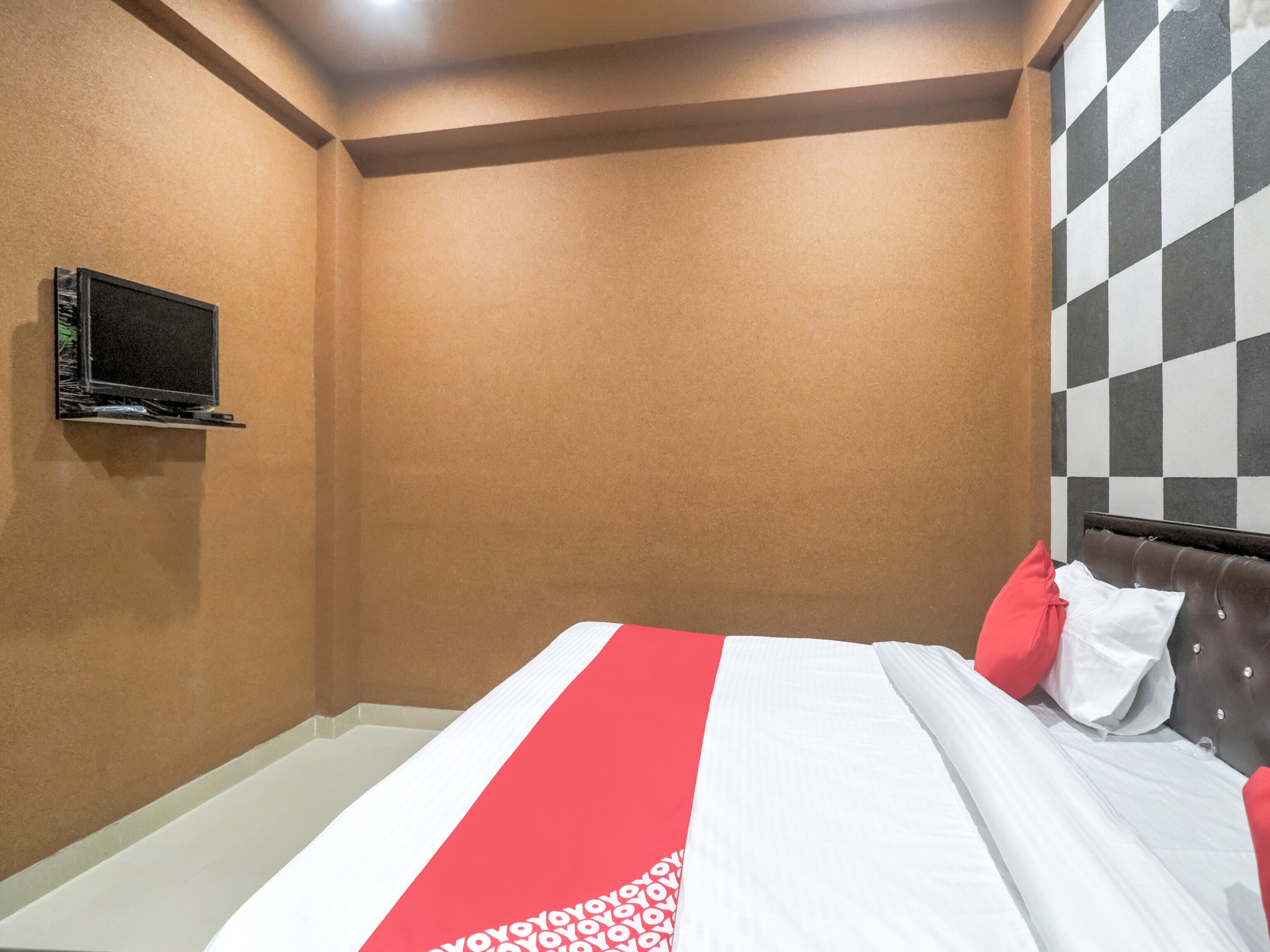 Oyo 78080 Dc Guest House Faridabad Hotel Free Cancellation Price Address Reviews