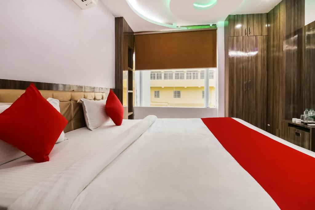 HOTEL  MAHESHWARI - Tap to explore photos