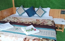 Treehouse Bedroom with interconnected Room on the top floor