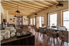 Sama Pangong, Pangong