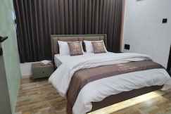 Hotel La Luxury - Katargam, Surat