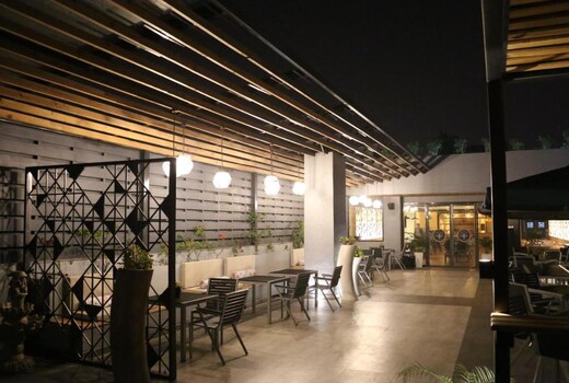 V HOTEL LUCKNOW