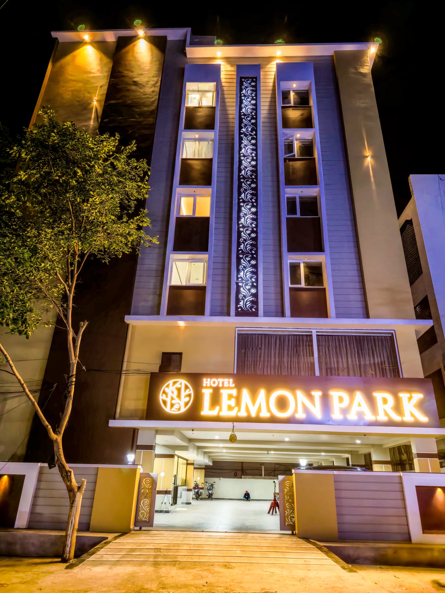 HOTEL LEMON PARK - Tap to explore photos