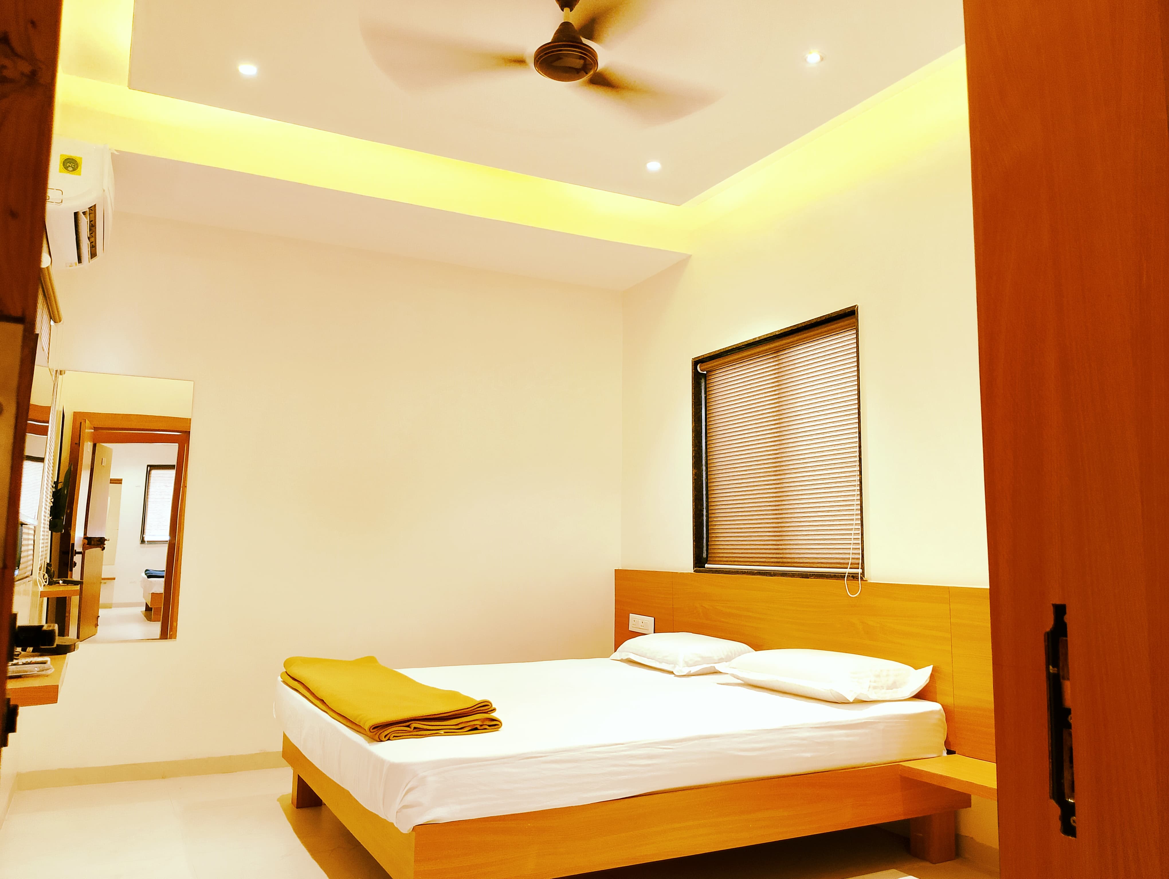 Hotel Bhaiji Executive - Tap to explore photos
