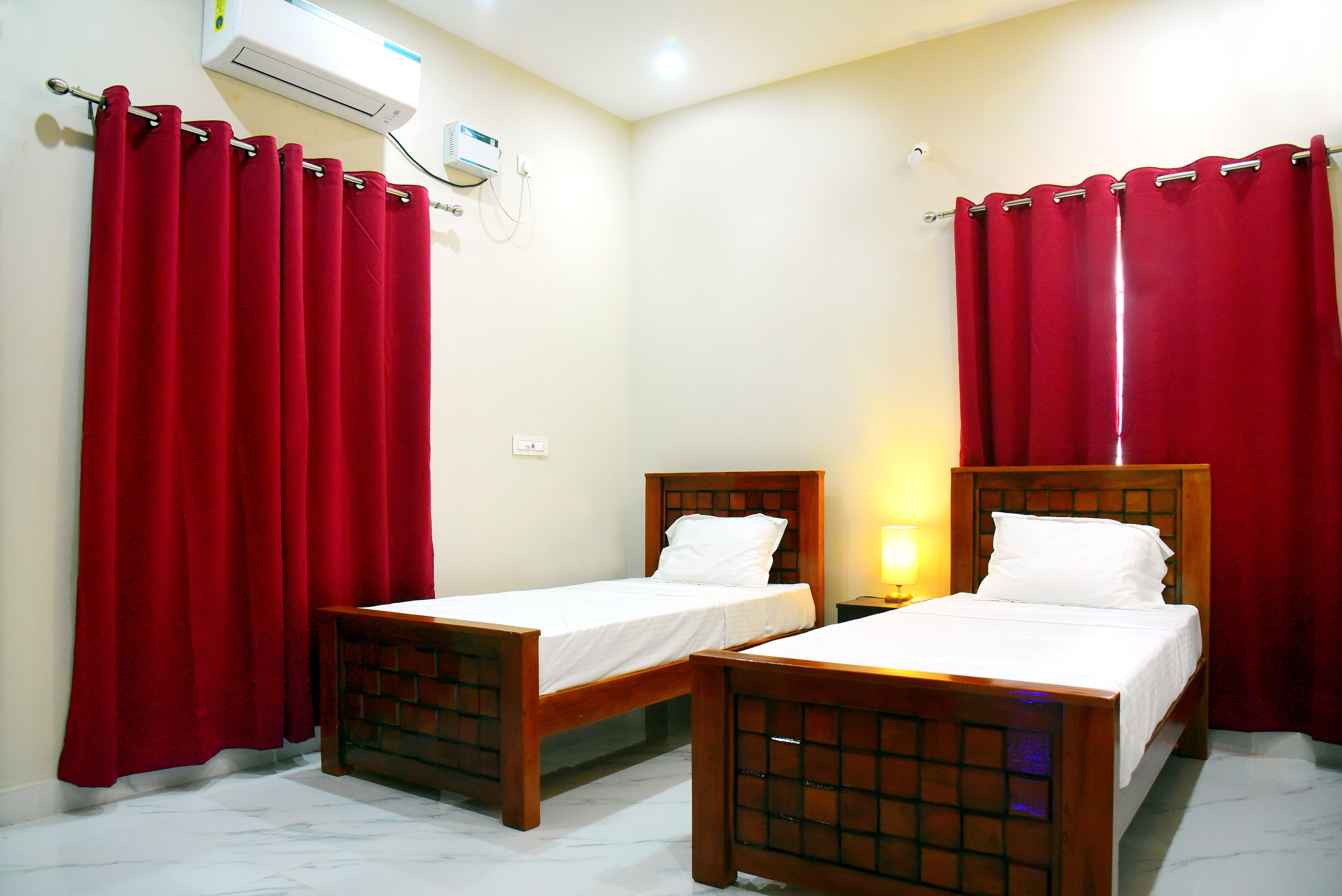 SRI APARTMENT HOMESTAY - Tap to explore photos