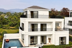 Riverfront 4BHK Pvt Pool terrace Karjat, Matheran