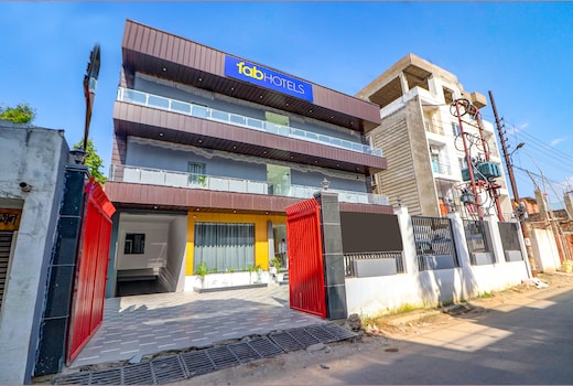 FabHotel Premium Kashi