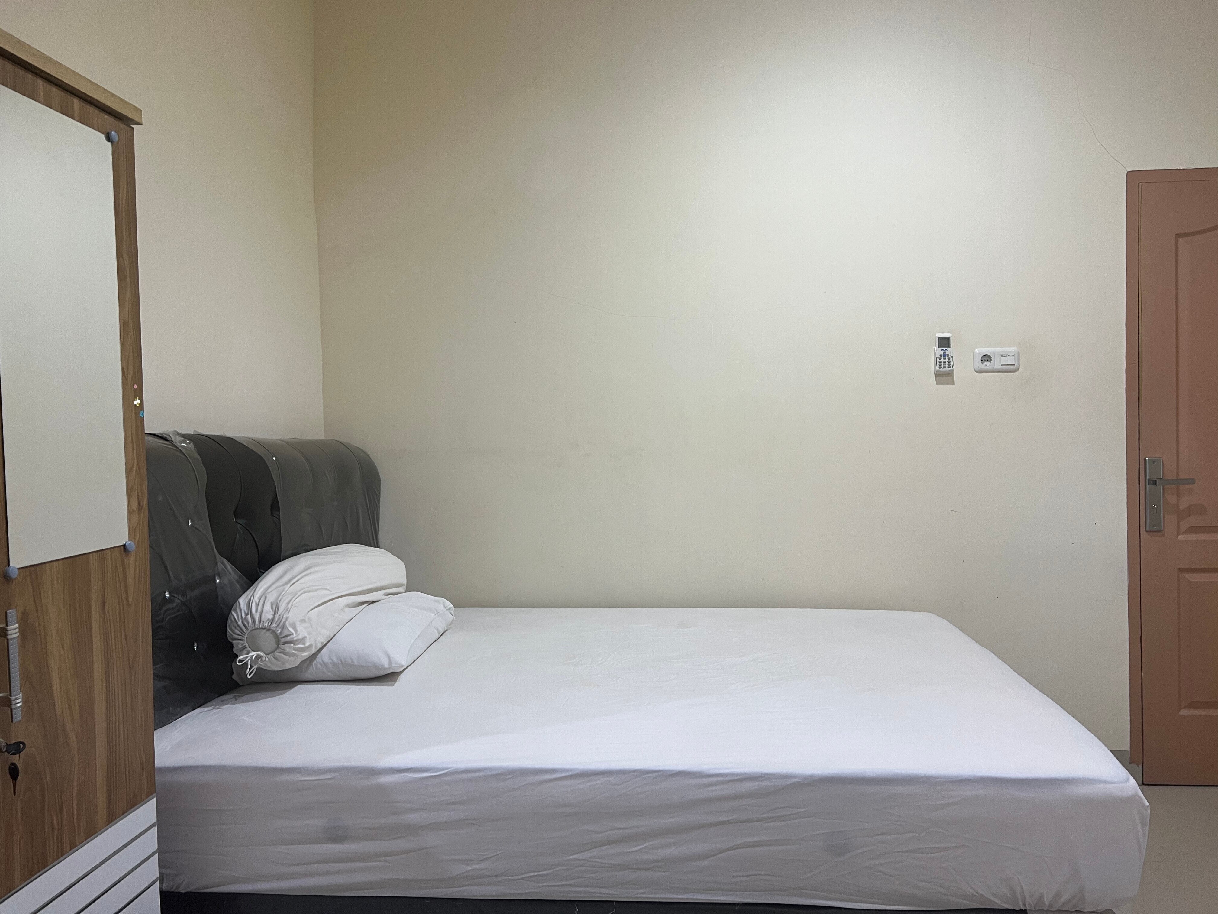 SPOT ON 93022 Anugrah Homestay Syariah - Tap to explore photos