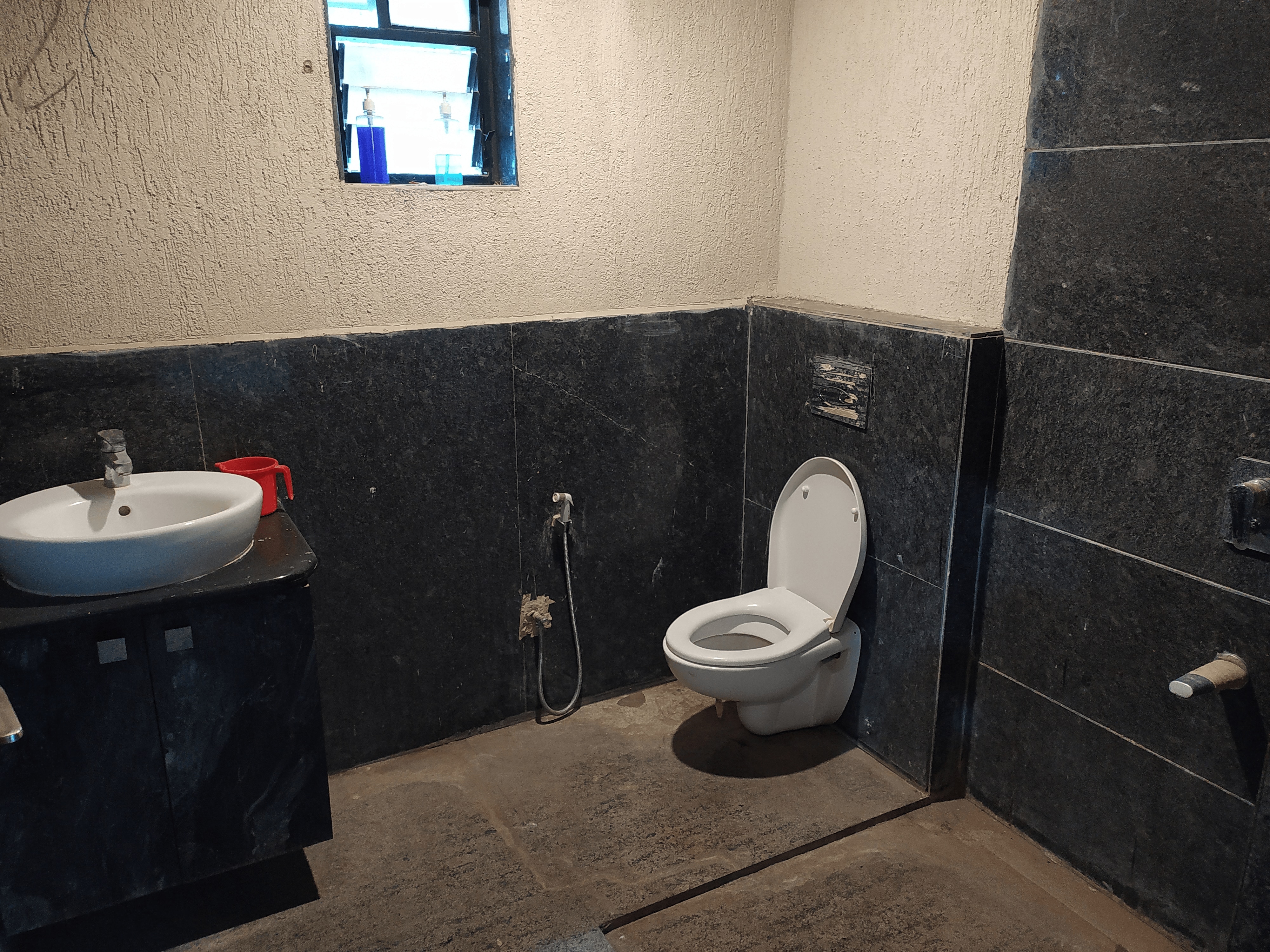 Waada The Cozy Stay at Kharadi Annexe - Tap to explore photos