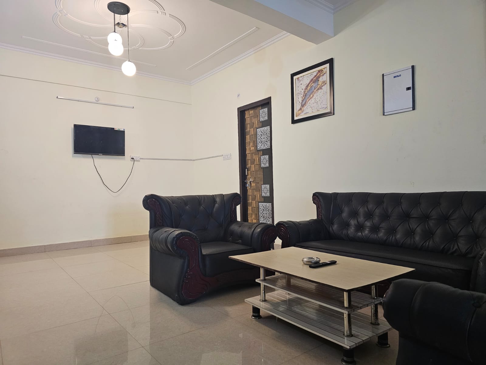L401 1BHK in Krishna Nagar Lucknow - Tap to explore photos