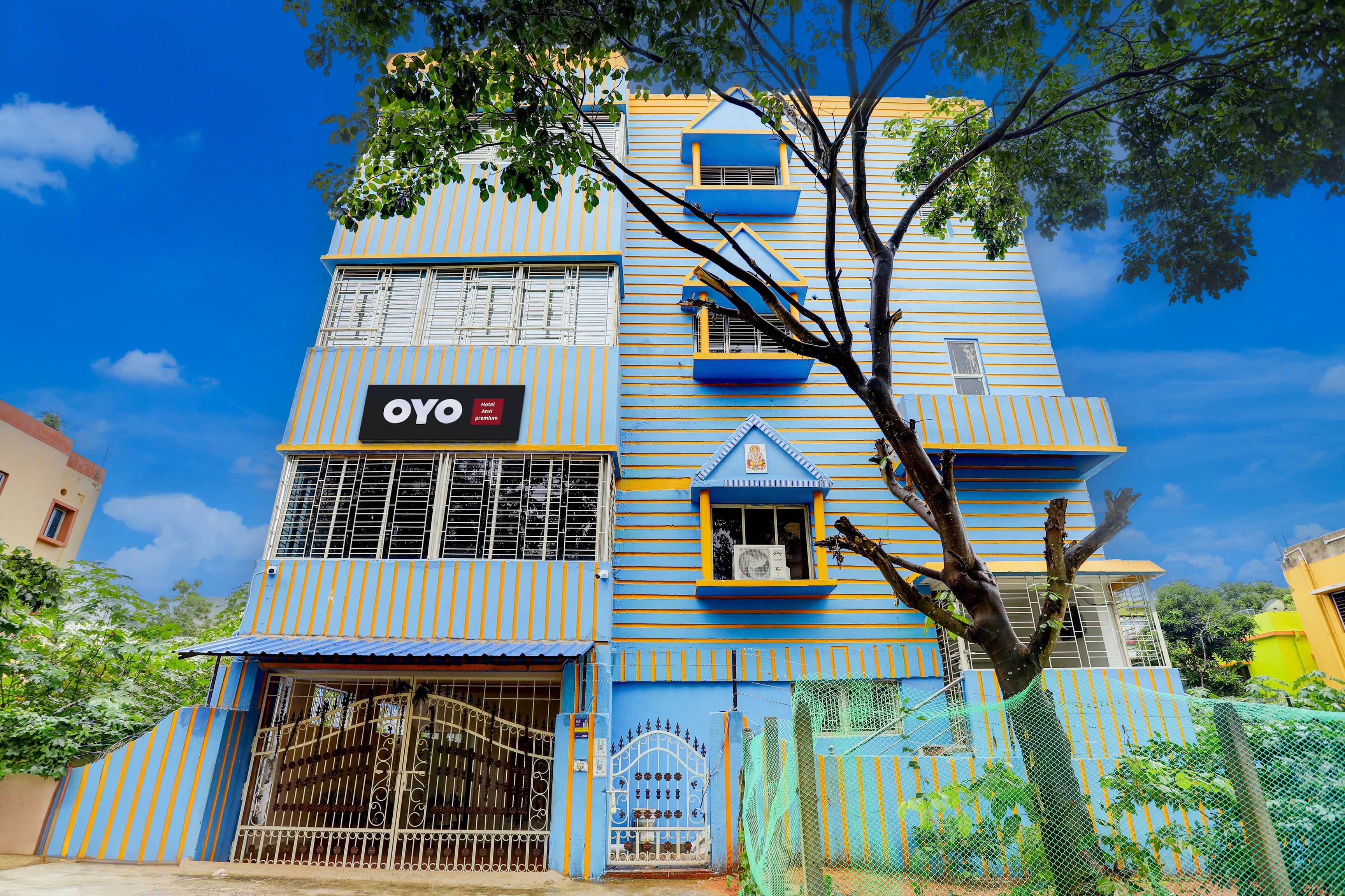 OYO 827434 Ayendri Premium Guest House - Tap to explore photos