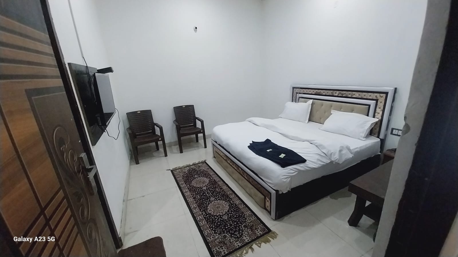 Hotel preet Vila inn - Tap to explore photos