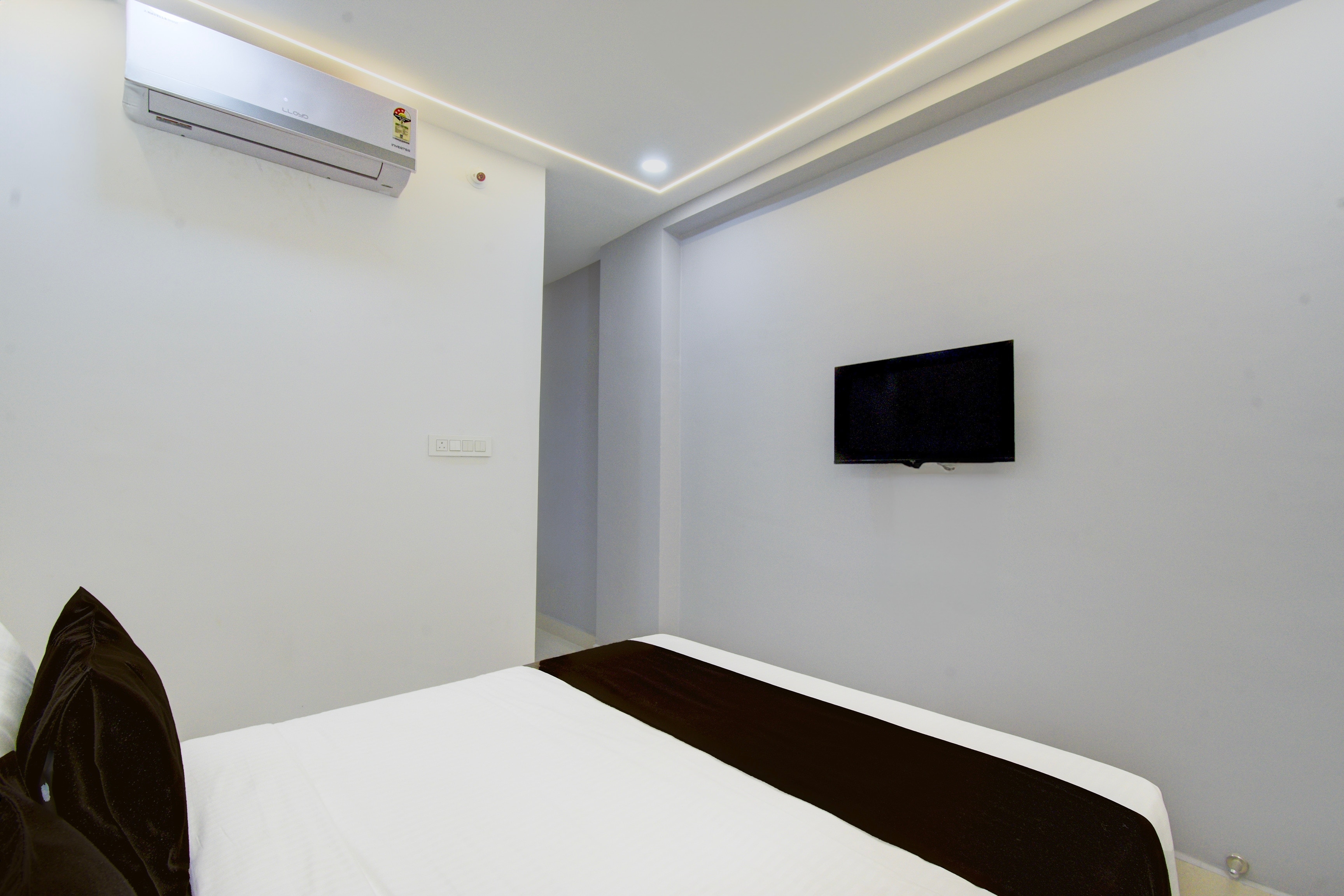 HOTEL O GENZ LAVISH STAYS - Tap to explore photos