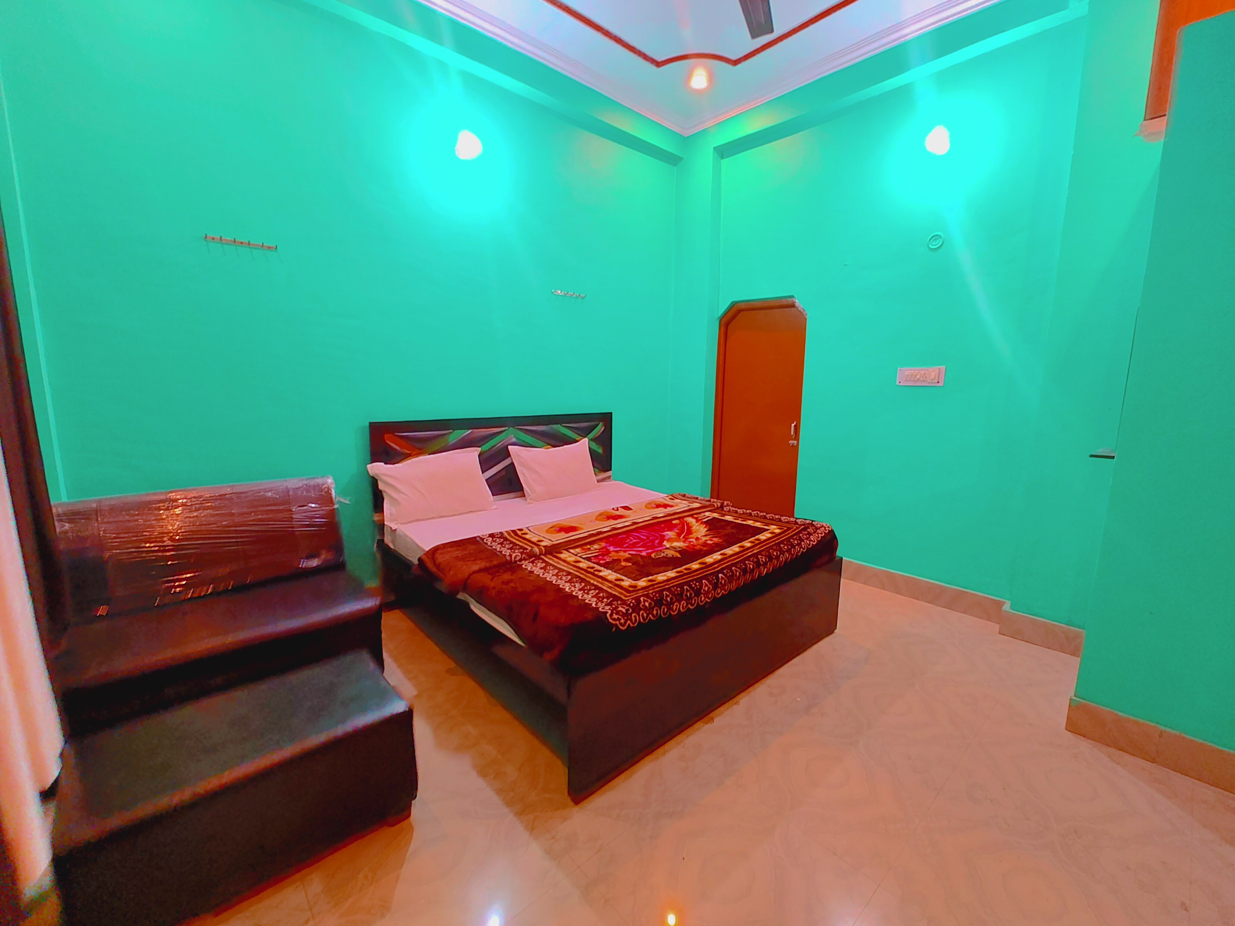 Janki Vallabh Guest house - Tap to explore photos