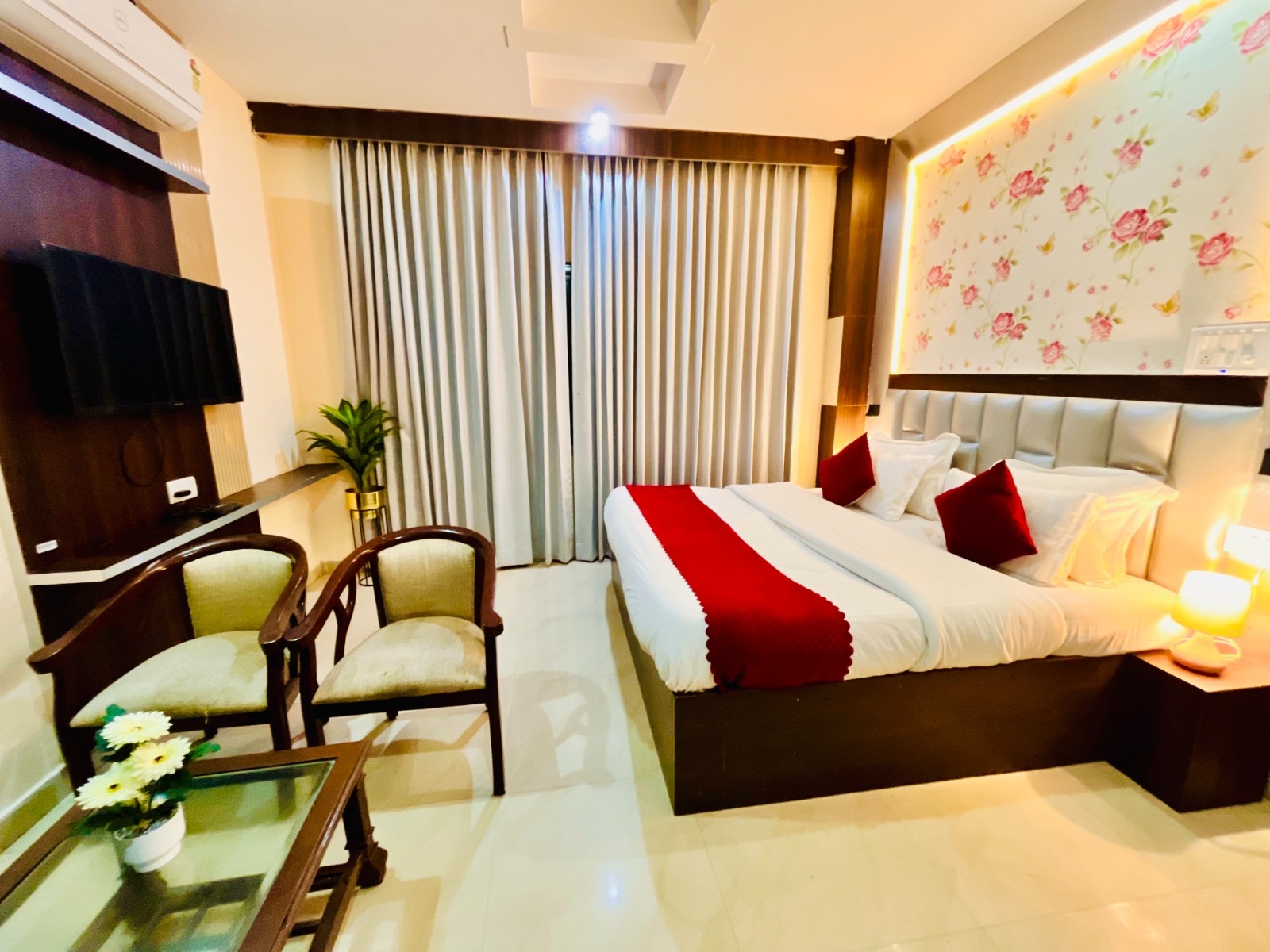 Hotel Ramawati - Tap to explore photos