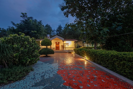 White Lotus Villa by StayJade|Jacuzzi|Games Room