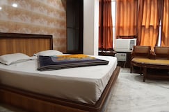 Hotel Samrat, Chintpurni