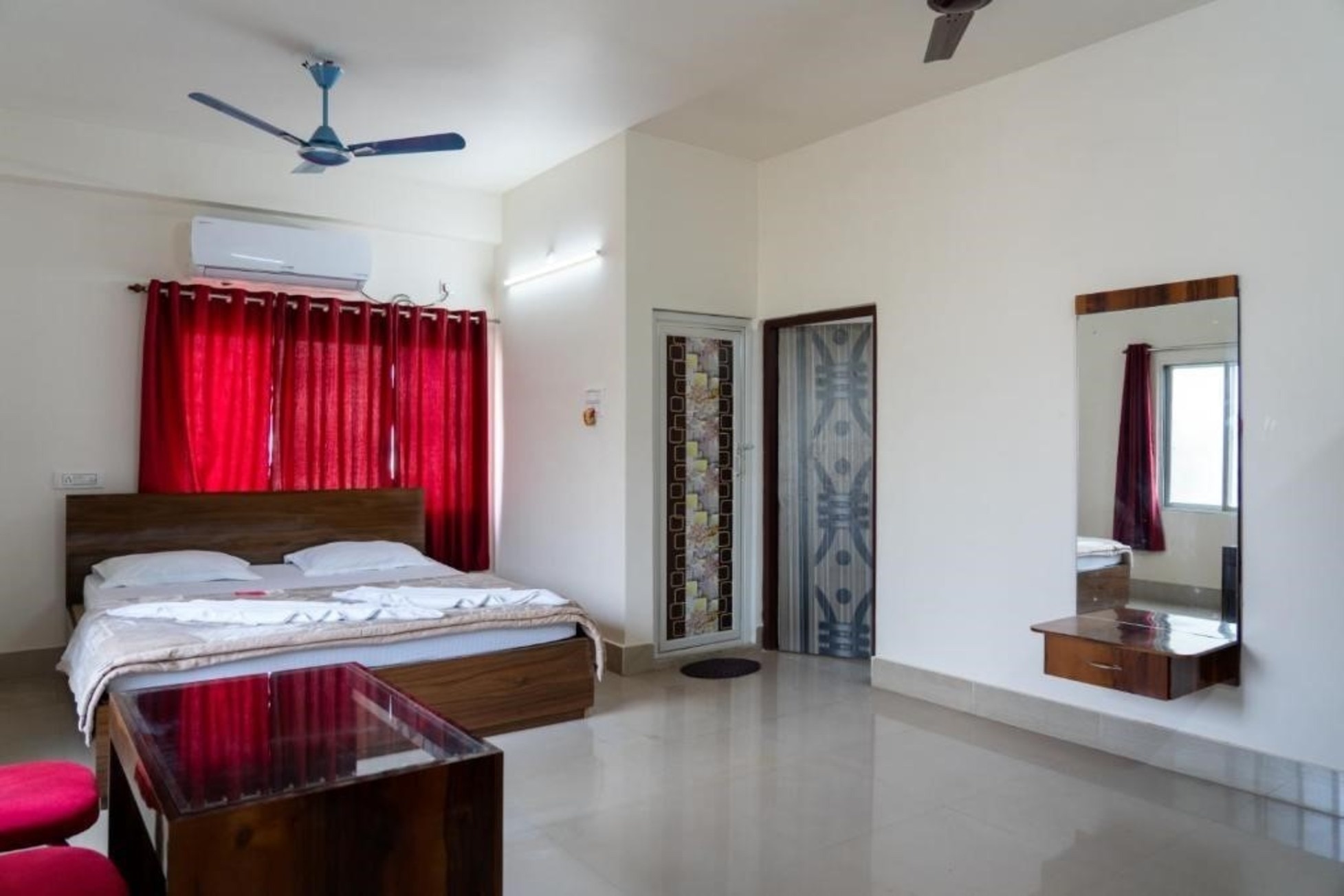 NILKANTHA HOTEL - Tap to explore photos