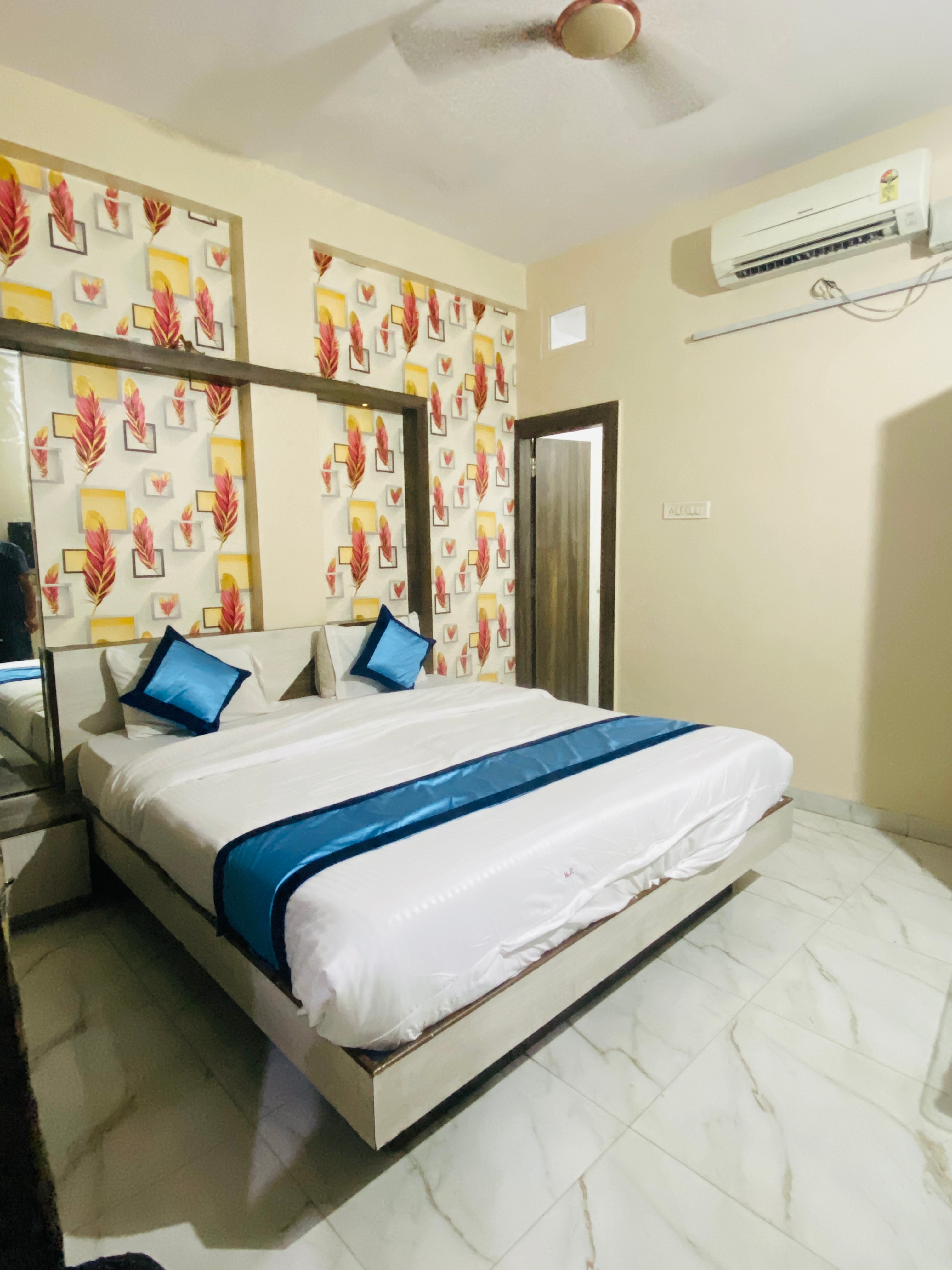 Hotel Parthika palace - Tap to explore photos