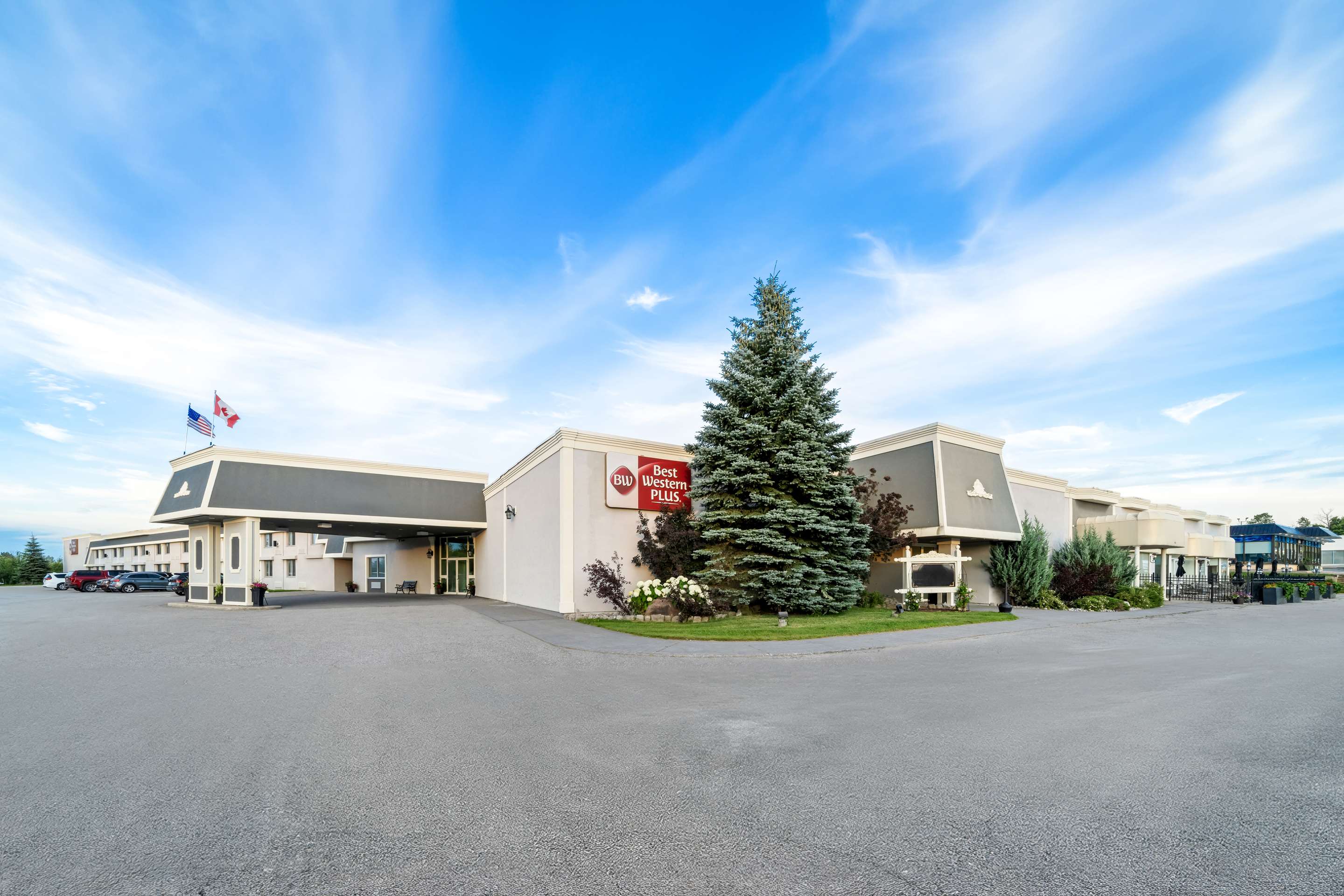 Best Western Plus Mariposa Inn & Conference Centre - Tap to explore photos